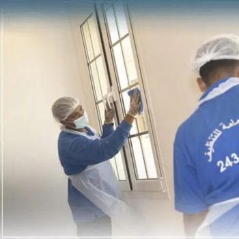 شركة تنظيف الشبابيك والأبواب بالكويت